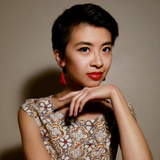 Katta kokrakli yalangoch chiroyli qizlar